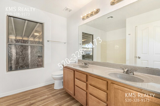 Building Photo - 9945 E Star Vista Dr