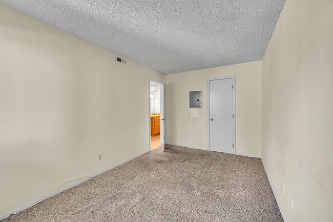 Building Photo - $1,140.95 with $300 Off The First Month's Rent, 1 Bed, 1 Bath, Condo in Thornton with Washer and ...