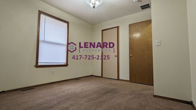 Building Photo - 3 Bedroom Home With Large Fenced Yard!