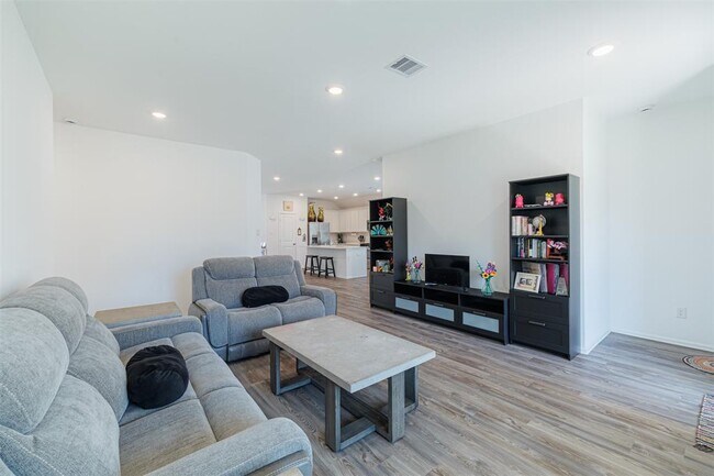 Building Photo - 31535 Beacon Cove Trl