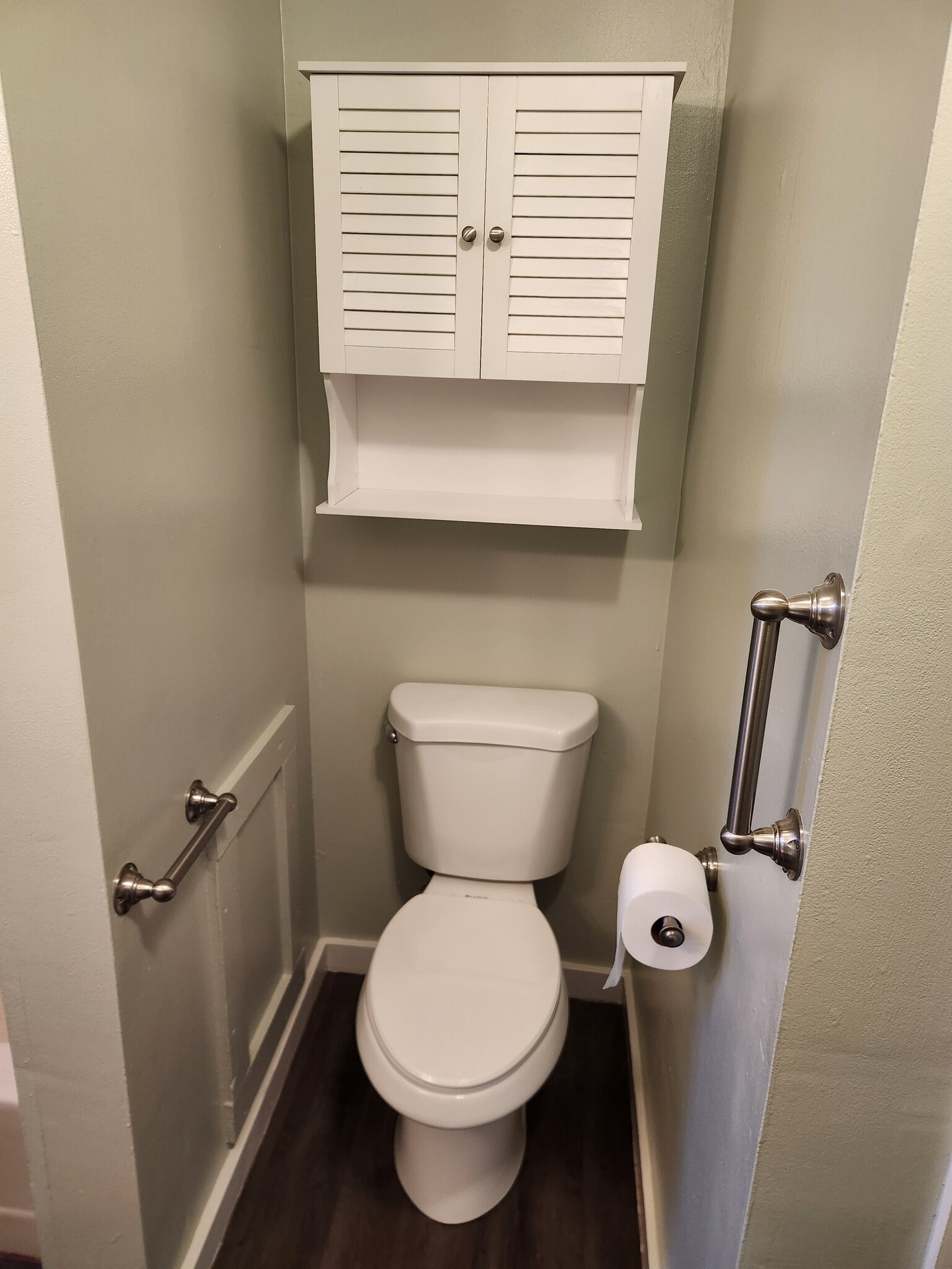 Full bathroom toliet - 111 Verbeke St