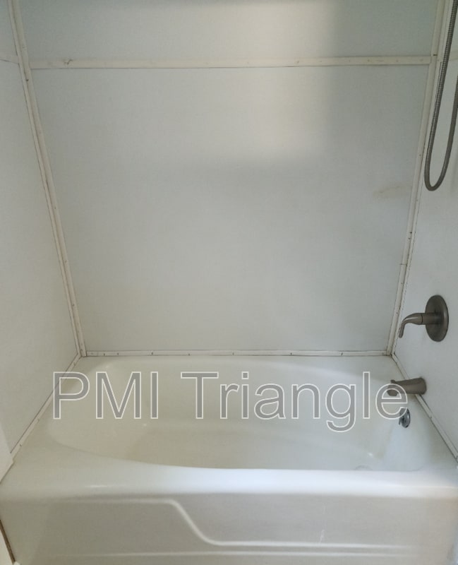 Building Photo - 5609 Hollytree Dr