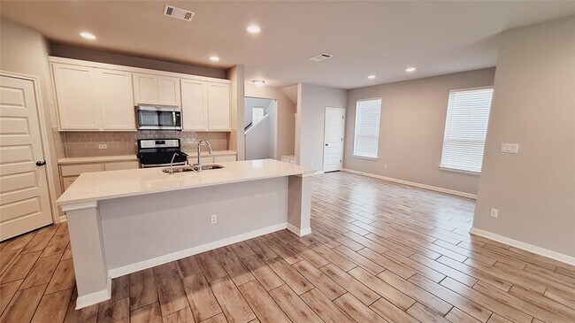 Building Photo - 124 Peruvian Ln