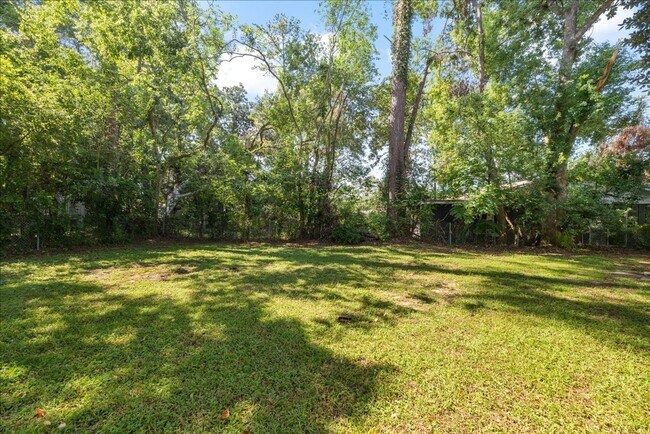 Building Photo - 205 Juniper Dr
