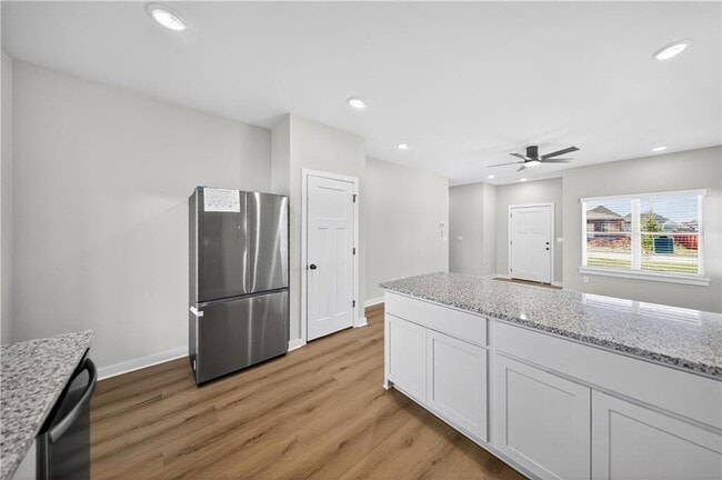 Building Photo - 603 Cosmos St