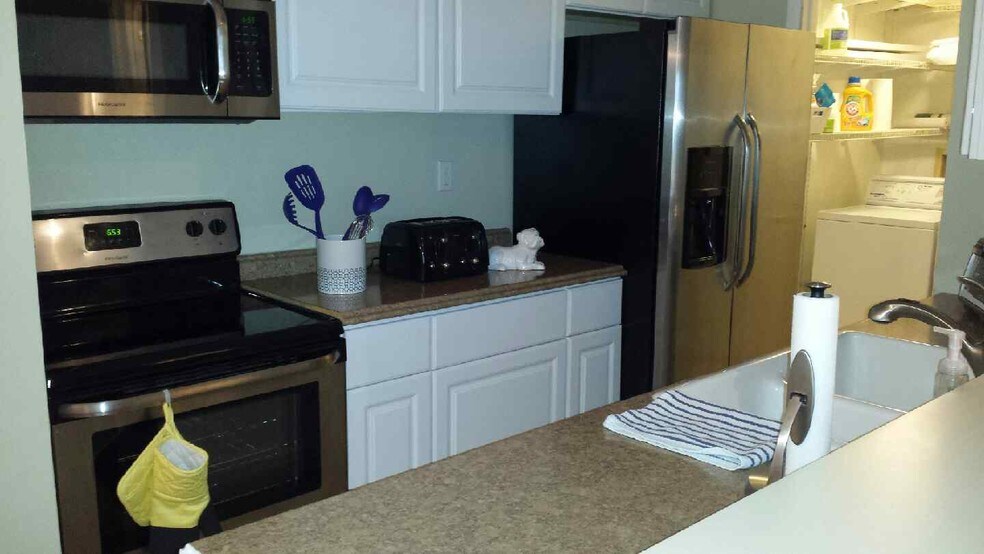 Building Photo - 1411 Lake Pointe Way