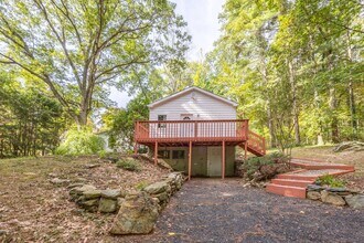 Building Photo - 2 Bedroom Ranch with Scenic Setting