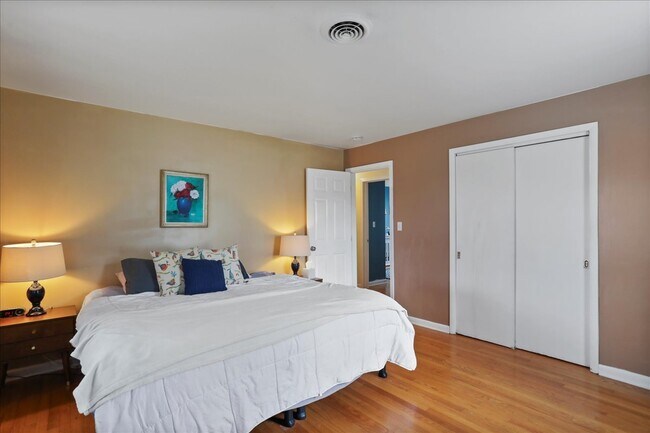 Building Photo - 13715 Dixie Dr