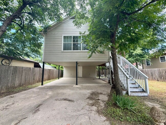 Building Photo - 903 E 38th St