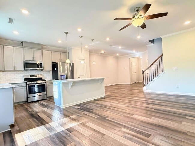 Building Photo - 3 Bedroom One Garage Townhome for Rent