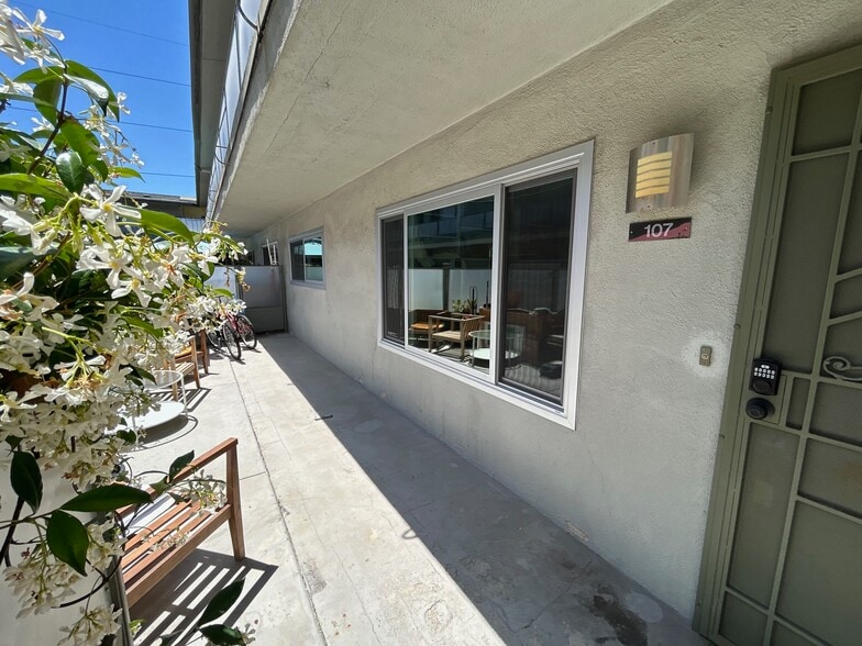 Building Photo - 800 N Eucalyptus Ave