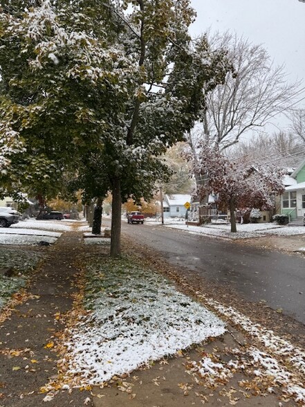 Primary Photo - 1856 S Rundle Ave