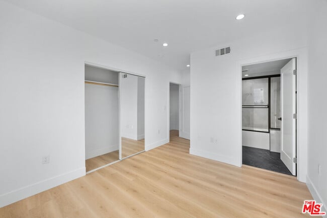 Building Photo - 3207 W 18th St