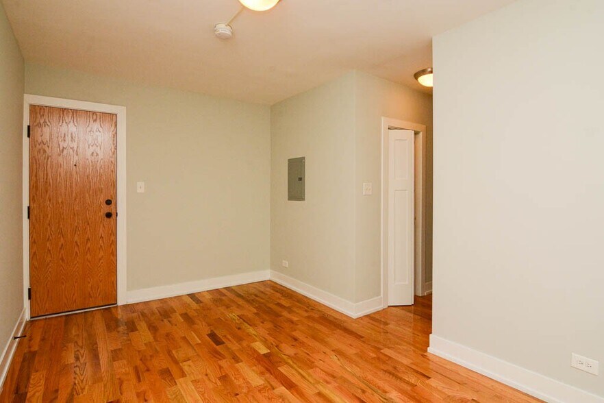 Building Photo - 2858 N Mildred Ave