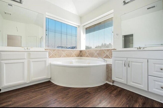Building Photo - 17811 Scrub Oak Dr