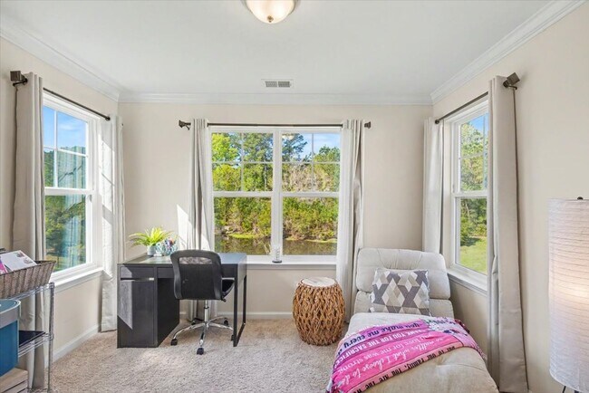 Building Photo - Stunning 5 Bed/3.5 Bath Home in Buckhead East