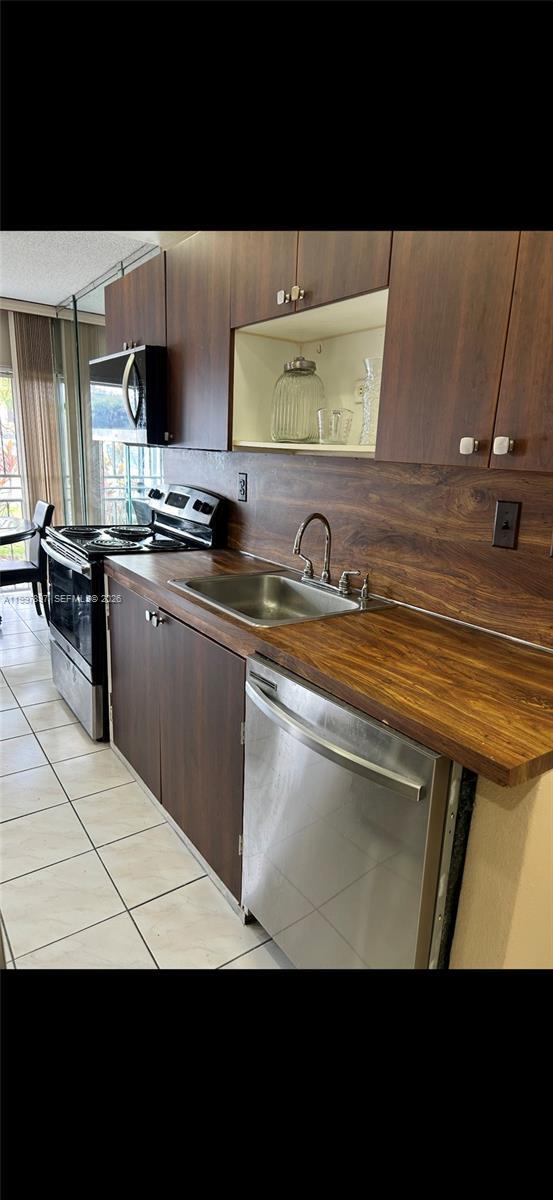 Building Photo - 9340 W Flagler St