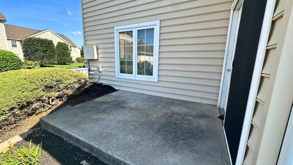 Building Photo - 676 Wallingford Rd