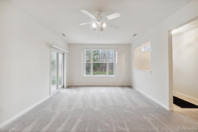 Building Photo - 15980 Morningside