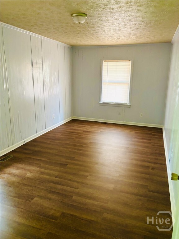 Building Photo - 315 Woodridge Cir