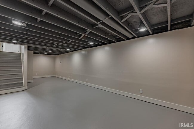 Building Photo - 2054 Conlin Ave