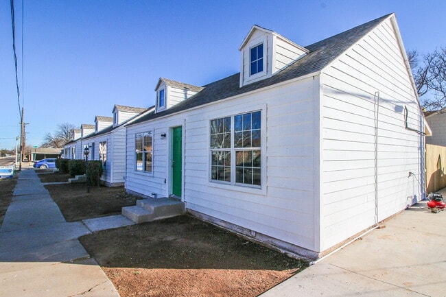 Building Photo - Remodeled 2 bedroom 2 bath