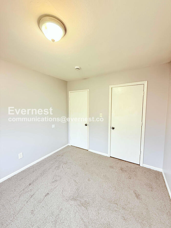 Building Photo - 18711 Schoolcraft Rd