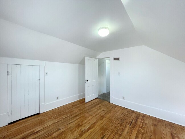 Building Photo - Cozy 2 bedroom home