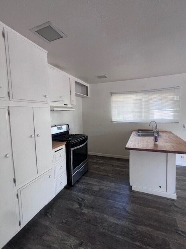 Building Photo - Spacious 1 Bed / 1 Bath Apartment in Colton!