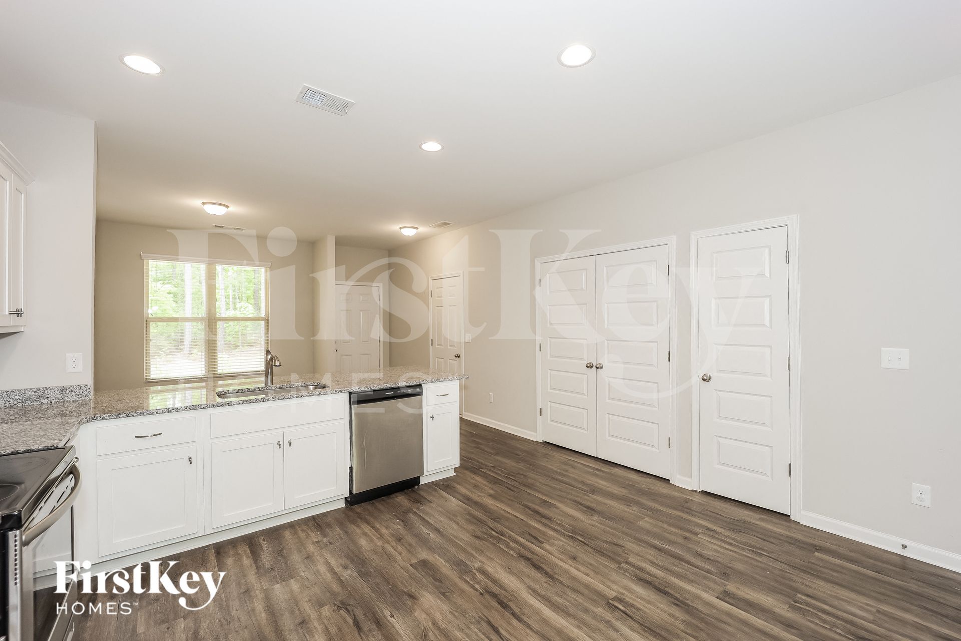 Building Photo - 209 Grove Pointe Dr