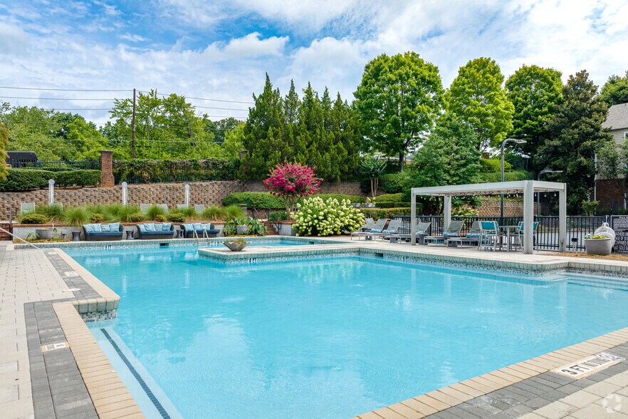 Willowest in Collier Hills 914 Collier Rd NW Atlanta GA 30318