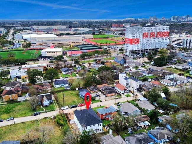 Building Photo - 3915 Tuam St