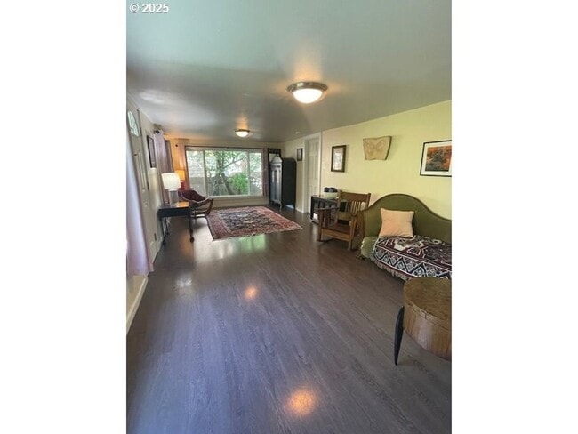 Building Photo - Home with Charm!