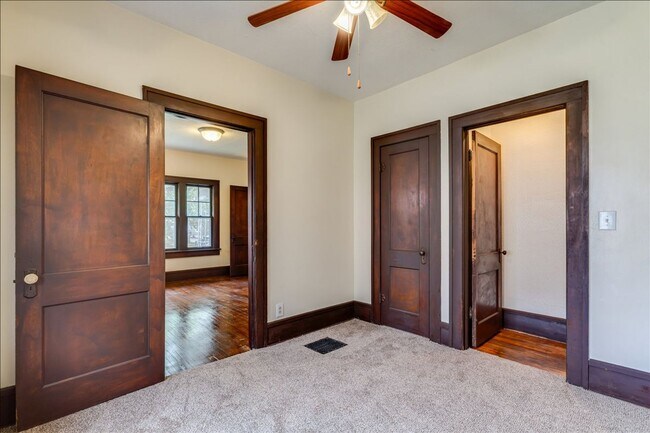 Building Photo - 321 Chautauqua