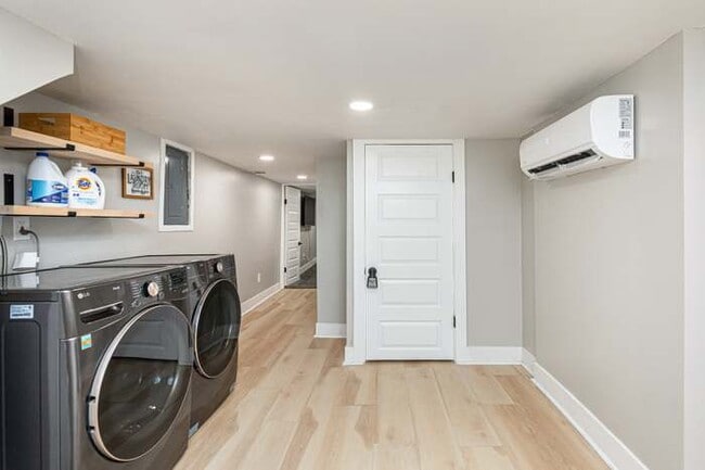 Building Photo - 38 Hendricks Pl