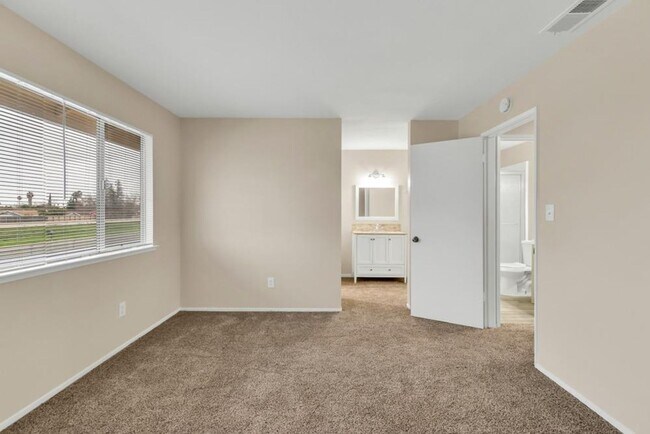 Building Photo - 4082 Weymouth Ln