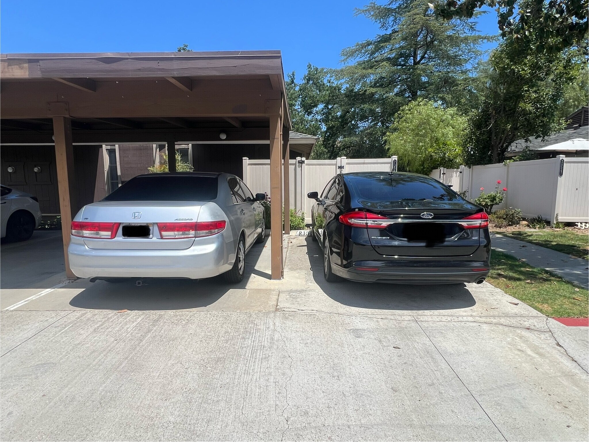 Two side by side parking - 28549 Conejo View Dr