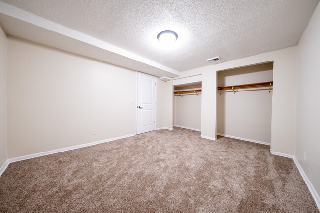 Building Photo - 14200 Elgin Ct