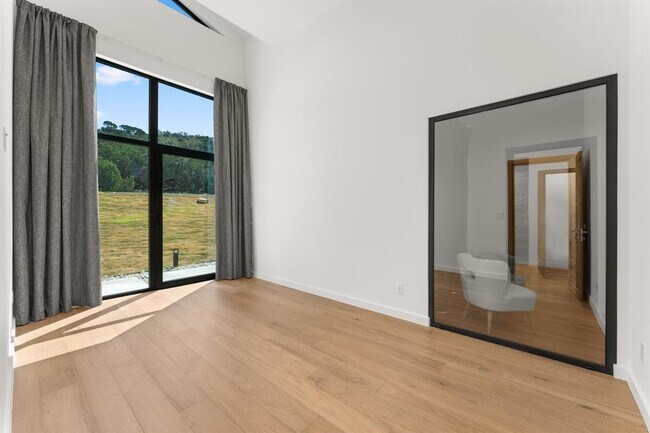 Building Photo - 2714 Lakehurst Rd