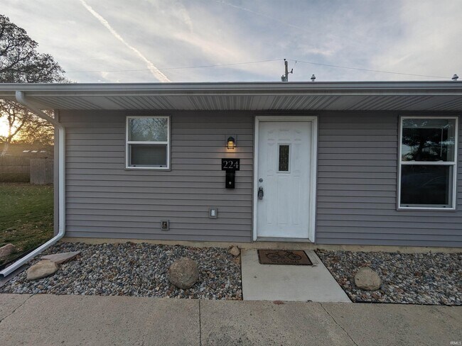 Primary Photo - 224 Grove St