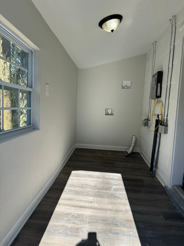 Building Photo - 814 Baker Ave