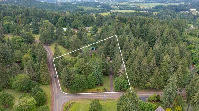 Building Photo - Must See in Bartel’s Canyon View Estates!