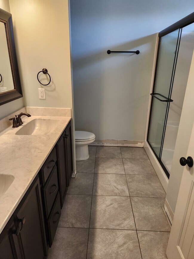 Building Photo - 102 Quince Ave