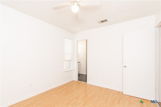 Building Photo - 2608 Tracey Cir