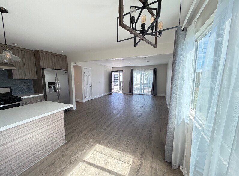 Building Photo - 733 Alabama St