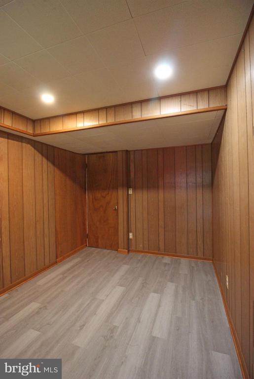 Building Photo - 102 Yeonas Dr SE
