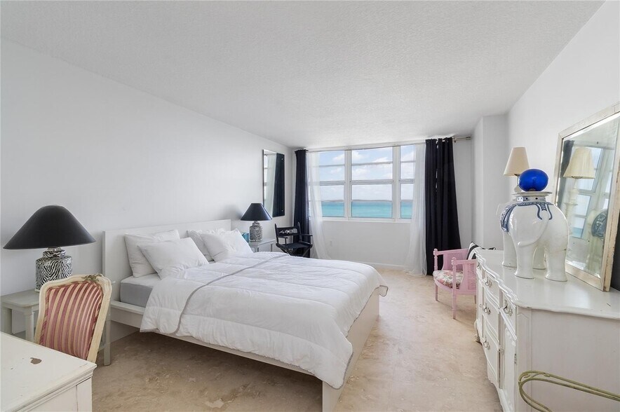 Building Photo - 6917 Collins Ave