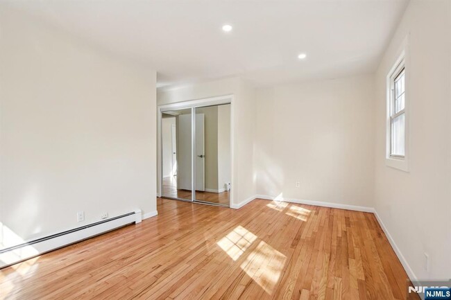 Building Photo - 222-224-224 Woodside Ave