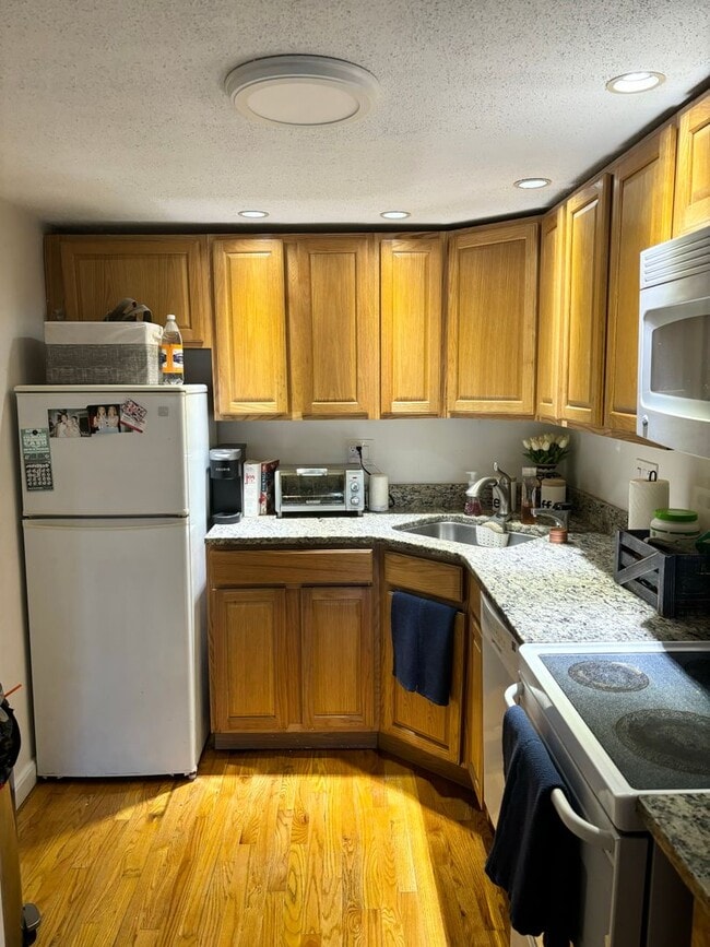 Building Photo - NO FEE ~ GREAT BRIGHTON 2 BED WITH PARKING AVAIL FOR RENT ~ CAT & SMALL DOG-FRIENDLY