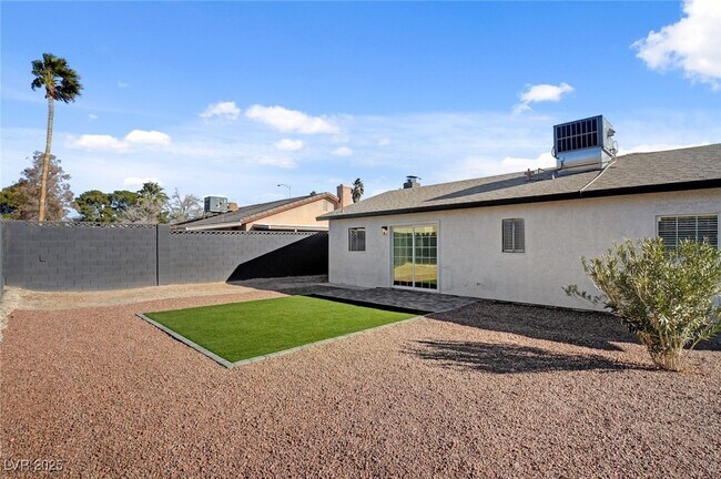 Building Photo - 4012 N Mira Ln